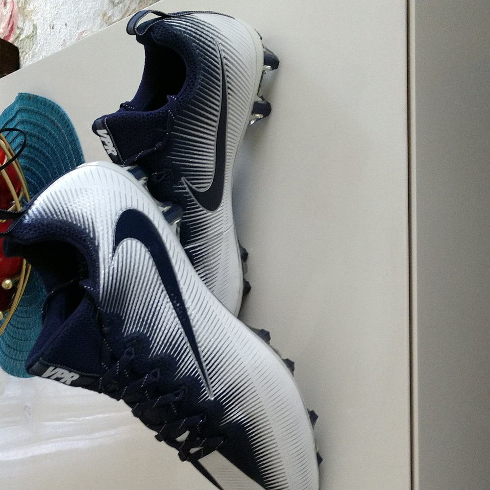 Nike - Picture 4 of 8